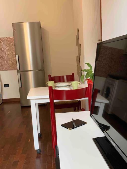 Comfortable Typical Old Style Apartment Milano Exteriör bild